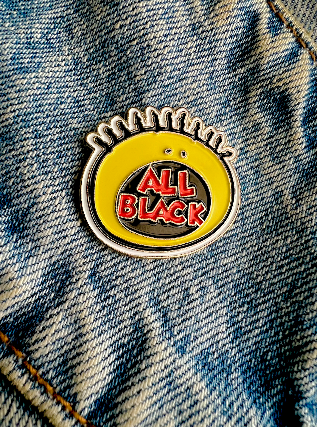 VINTAGE’88 All Black Enamel Pin Denim All That 